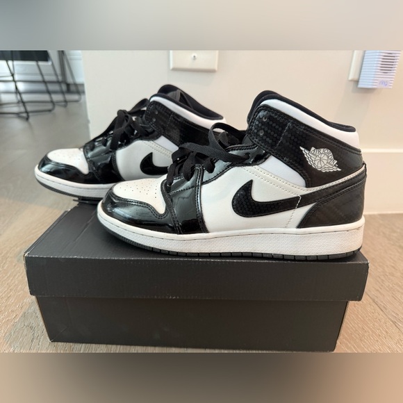black and white carbon fiber jordan 1